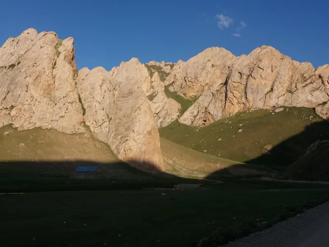 Dviejų pėrejų žygis žirgais Kirgizijoje, Ten Šanio kalnuose