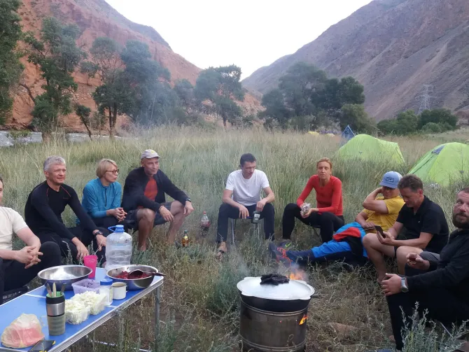 Dviejų pėrejų žygis žirgais Kirgizijoje, Ten Šanio kalnuose